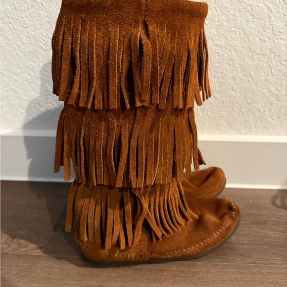 Minnetonka Women’s Brown Moccasin Fringe Tall Tan Boots Size 5 - Picture 3 of 7